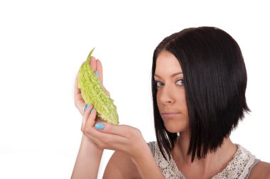 дівчинка тримає на перець