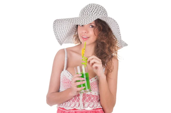 Sommer Mädchen Porträt mit Cocktail auf weißem Hintergrund — Stockfoto