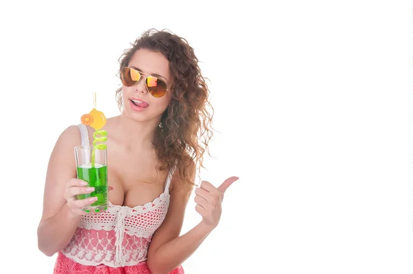 Portrait de fille d'été avec cocktail sur fond blanc Images De Stock Libres De Droits