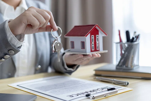 Sales Manager Salesperson Holds Demo House Has Home Purchase Contract — Stock Photo, Image