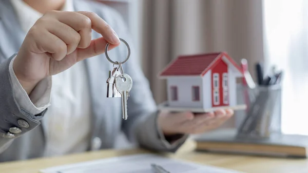 Sales Manager Salesperson Holds Demo House Has Home Purchase Contract — Stock Photo, Image
