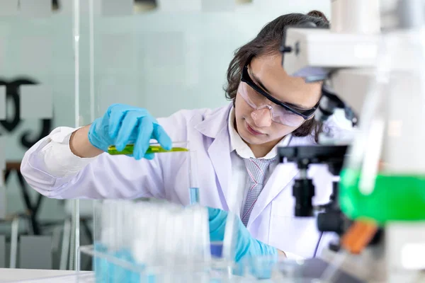 Científicos Experimentan Con Sustancias Sintéticas Naturaleza Para Modificar Genética Adn — Foto de Stock