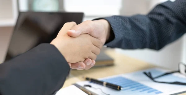 Business Personage Handshake Mulheres Negócios Asiáticas Parabeniza Por Ser Uma — Fotografia de Stock