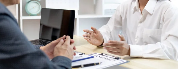 Entrevista Trabajo Empleador Reclutador Está Entrevistando Tomando Historial Laboral Del — Foto de Stock