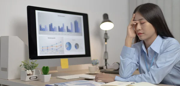 Aziatische Vrouwelijke Stafleden Zijn Teleurgesteld Door Gemaakte Fouten Wanhoop Teleurstelling — Stockfoto