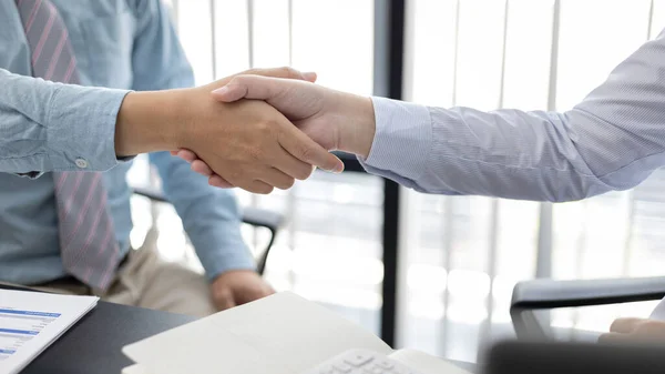 Business Personage Handshake Empresário Asiático Parabeniza Por Ser Uma Parceria — Fotografia de Stock
