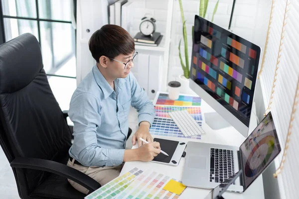 Professional Development Programmers Choosing Color Schemes Decorate Website Application Attractive —  Fotos de Stock