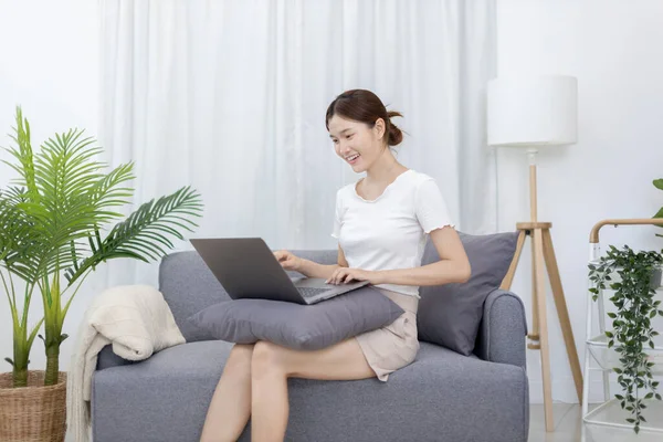 Beautiful Asian Woman Uses Laptop Communicate Work Working Home Home — Stok fotoğraf