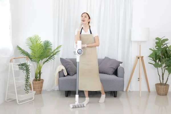 Beautiful Woman Vacuuming Floor Her Living Room Big Cleaning House — Foto de Stock