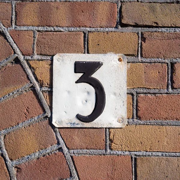 Haus Nummer Drei Schwarzer Schriftzug Auf Weißem Teller — Stockfoto