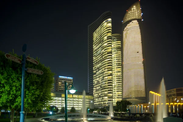 Cidade Noturna Abu Dhabi — Fotografia de Stock