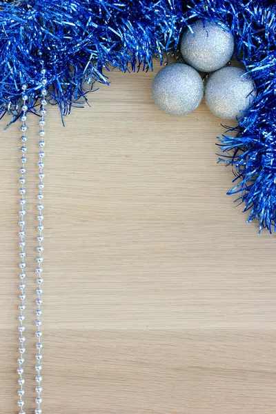 Noel oyuncaklar ve ahşap yüzey