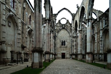 Lizbon Carmo rahibe manastırı