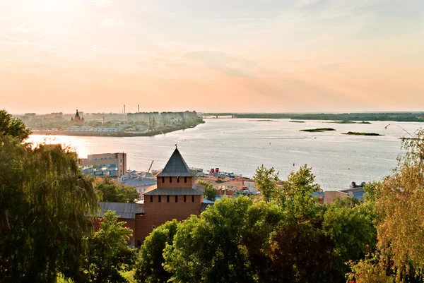 伏尔加河和下诺夫哥罗德克里姆林宫 — 图库照片