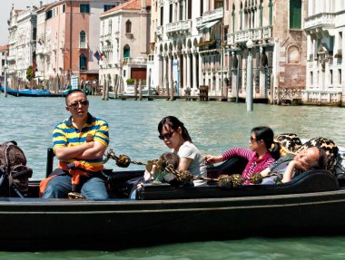 yorgun turist