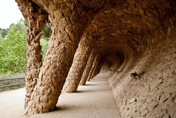 Colonnaded footpath under the roadway viaduct in Park Guell — Stock Photo, Image