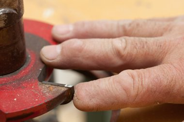 kesik parmak yönlendirmesi ile el