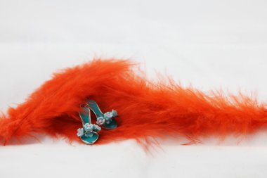 turuncu tüy ayakkabıları