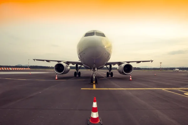 Commercial airplane parking at the airport, with traffic cone in — Stock Photo, Image