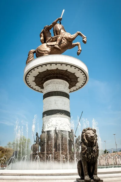 亚历山大大帝在马其顿斯科普里市中心的雕像 ( — 图库照片