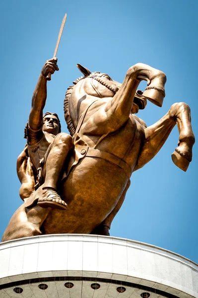 Estatua de Alejandro Magno en el centro de Skopje, Macedonia —  Fotos de Stock