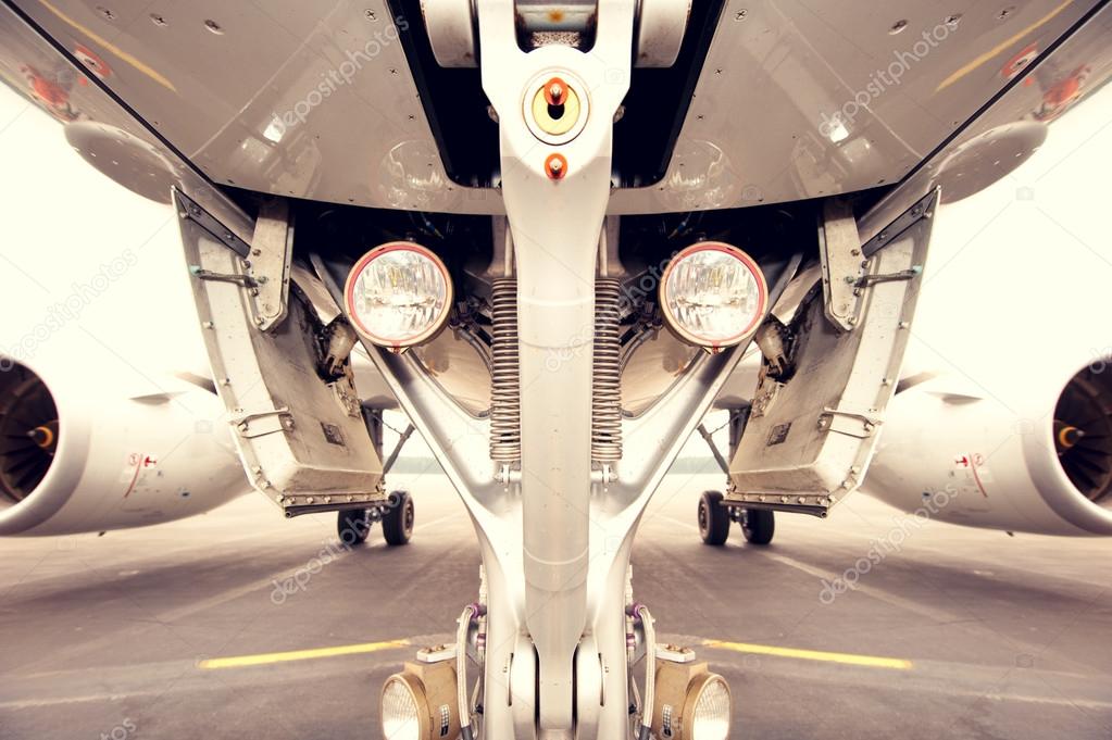 Undercarriage of jetplane, aircraft