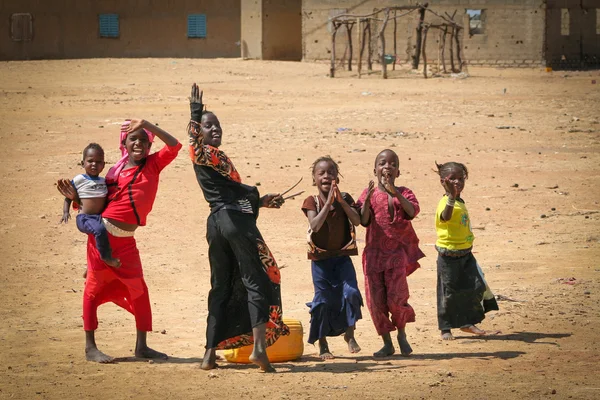 Сенегал дівчаток привітання — стокове фото