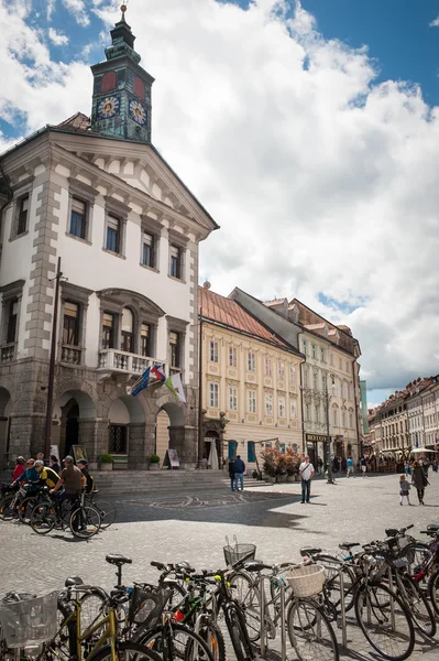 LJUBLJANA, SLOVENIA - MAY 18: Bicycles parked in front of Ljublj — Stock Photo, Image