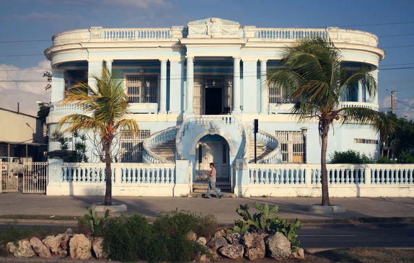 Гарний блакитний будинок Сьєнфуегос, Куба — стокове фото
