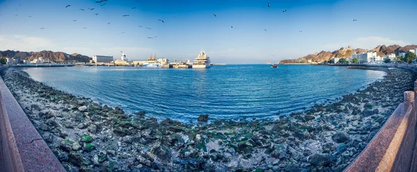 Panorama ou o forte Corniche e Mutrah em Mascate — Fotografia de Stock