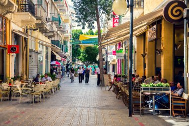 Lefkoşa'daki insanların sokak tam