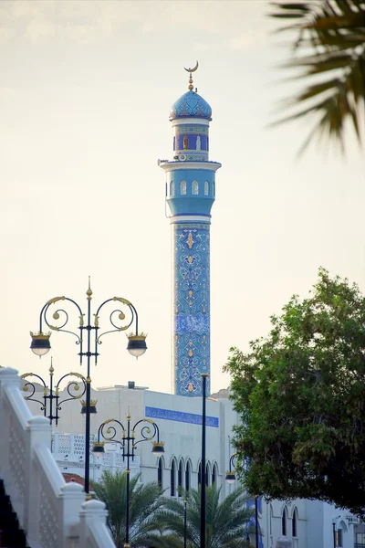 Mezquita en medio de Mascate, Omán — Foto de Stock