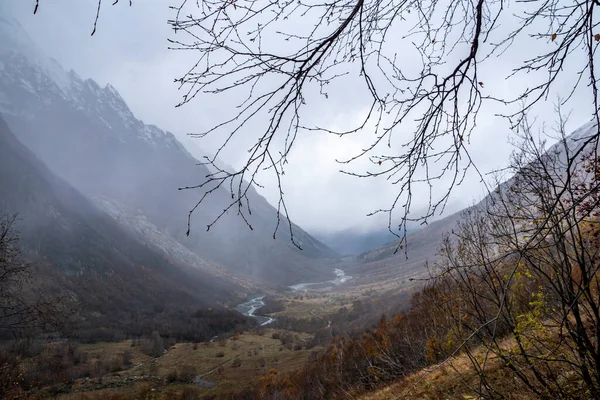 Walk Dombai Ulgen Mountain Gorge Karachay Cherkessia October Cloudy Day — Stock Photo, Image