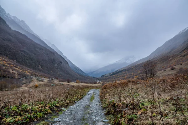 Walk Dombai Ulgen Mountain Gorge Karachay Cherkessia October Cloudy Day — Stock Photo, Image