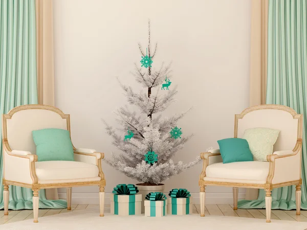 iki klasik sandalye ve beyaz Noel ağacı