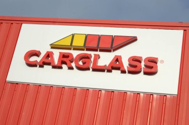 Brittany, Vannes 'daki Carglass şirketinin imzası.