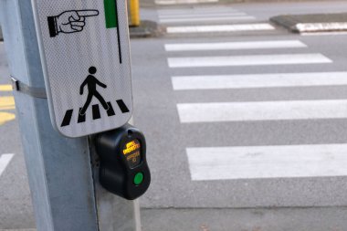 Fransa 'da yaya geçidi için çağrı düğmesi