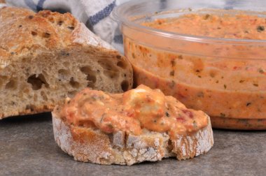 Ktipiti 'li ekmek kızartması. 