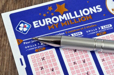 Fransız oyunları Euromillion ızgarası kalemle dolduruldu