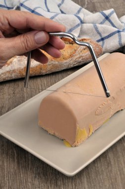 Foie gras lire ile kaz ciğerini kes