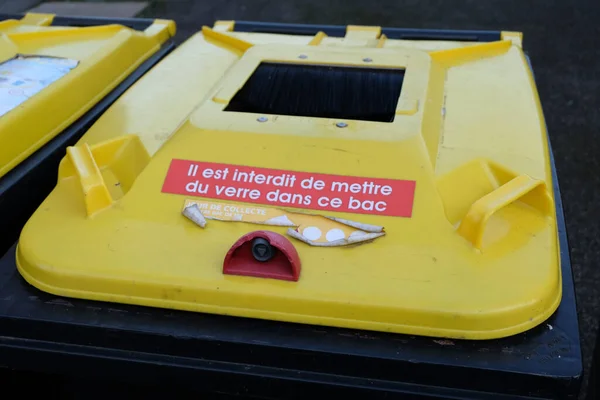 Recycling Bin Which Written French Forbidden Put Glass Bin — Stockfoto