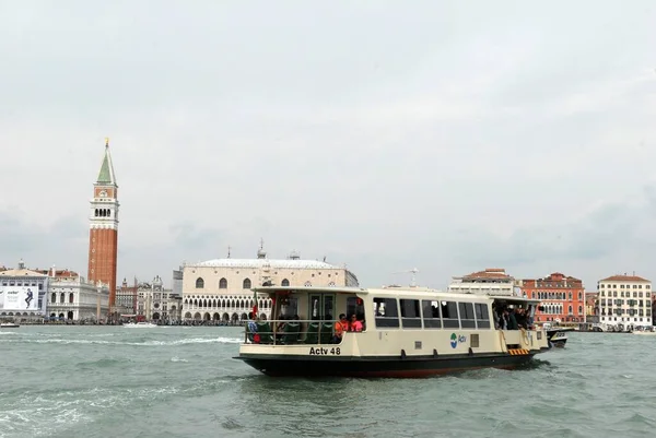 Vaporetto Sailing Venice Lagoon — Zdjęcie stockowe