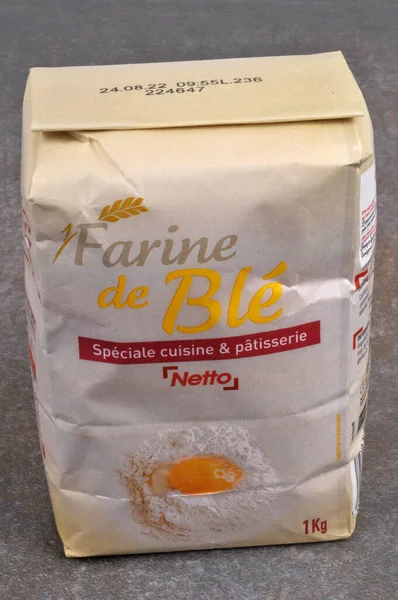 One Kilo Bag Netto Brand Wheat Flour Close Gray Background — Stock Photo, Image