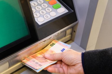Bankamatikten Euro 'dan para çekmek