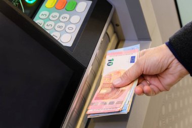 Bankamatikten Euro 'dan para çekmek