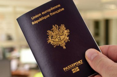 Fransız biyometrik pasaportu yakın mesafede. 
