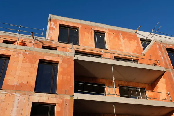 Byggande Hus Som Kombinerar Tegel Och Betong — Stockfoto