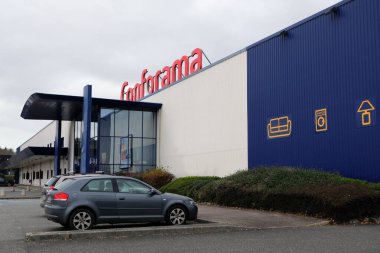 Vannes, Brittany 'deki Conforama mağazası