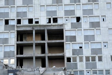 Vannes, Brittany 'de yıkılan bir binanın cephesi 