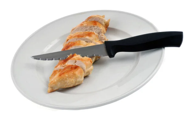 Pechuga Pollo Cocida Cortada Plato Con Cuchillo Cerca Sobre Fondo — Foto de Stock